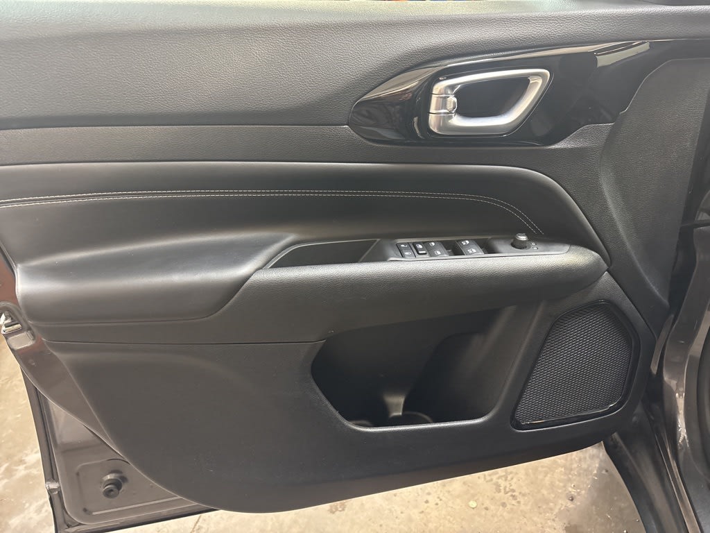 Thumbnail: 2022 Jeep Compass - 21