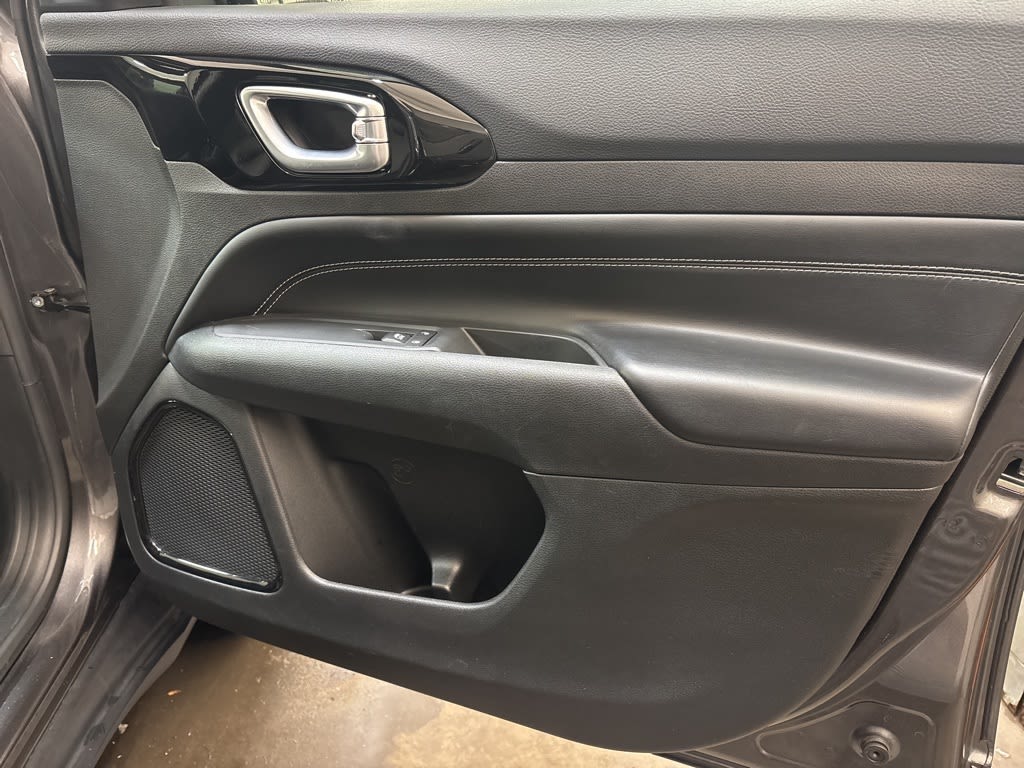 Thumbnail: 2022 Jeep Compass - 38