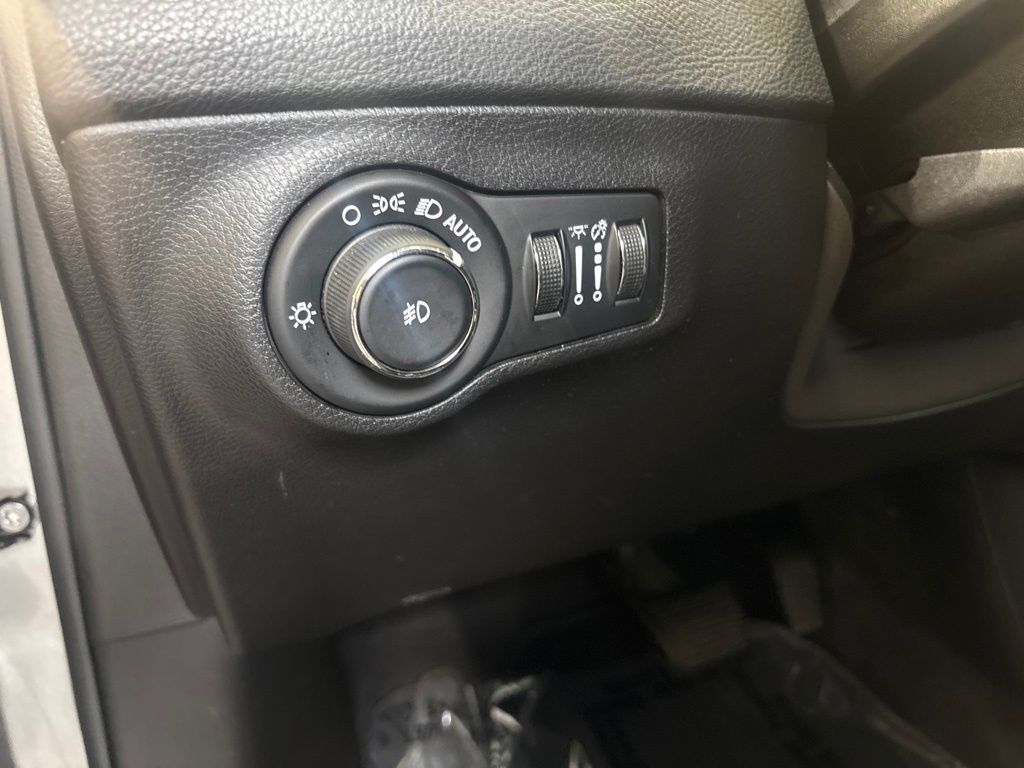 Thumbnail: 2019 Jeep Compass - 23