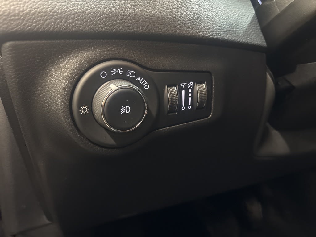 Thumbnail: 2020 Jeep Compass - 22