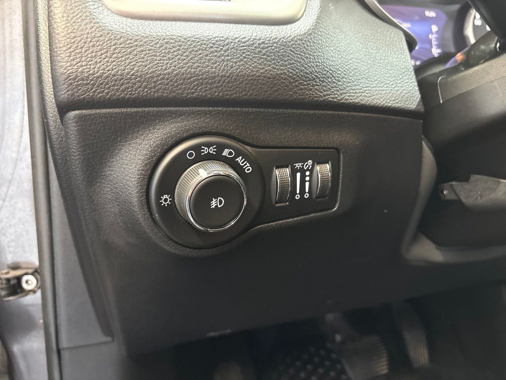 Thumbnail: 2018 Jeep Compass - 24