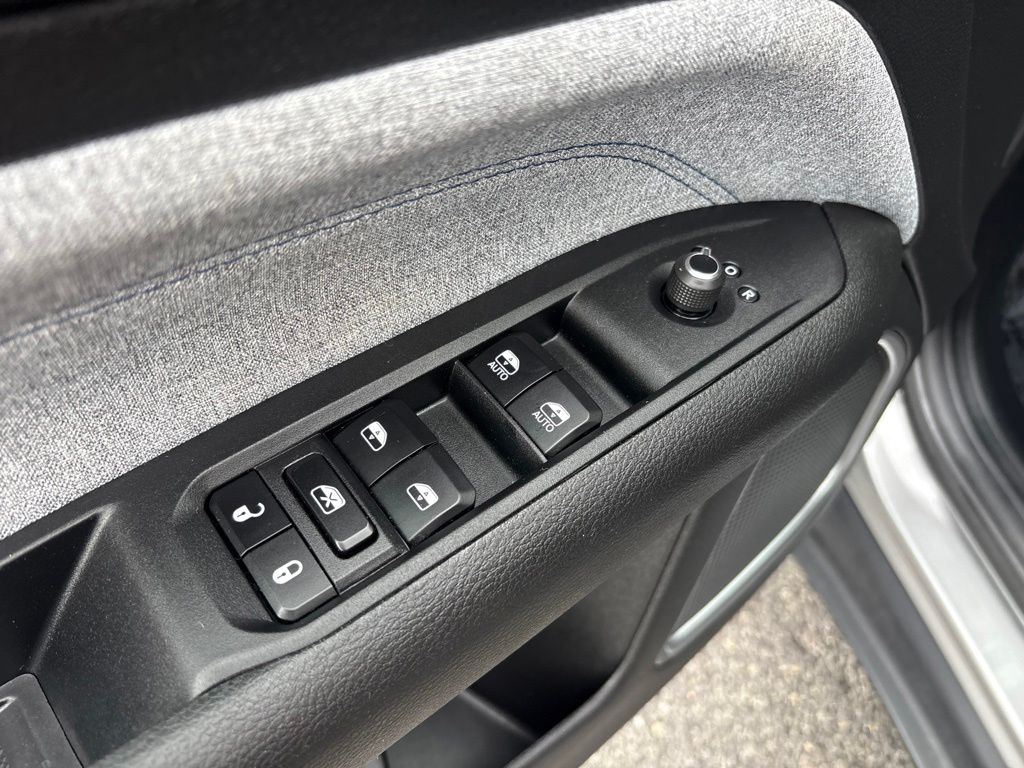 Thumbnail: 2023 Jeep Compass - 22
