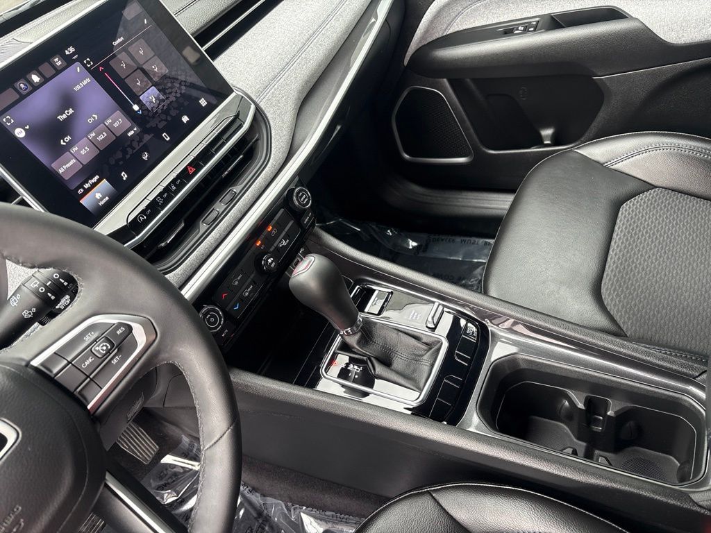 Thumbnail: 2023 Jeep Compass - 14