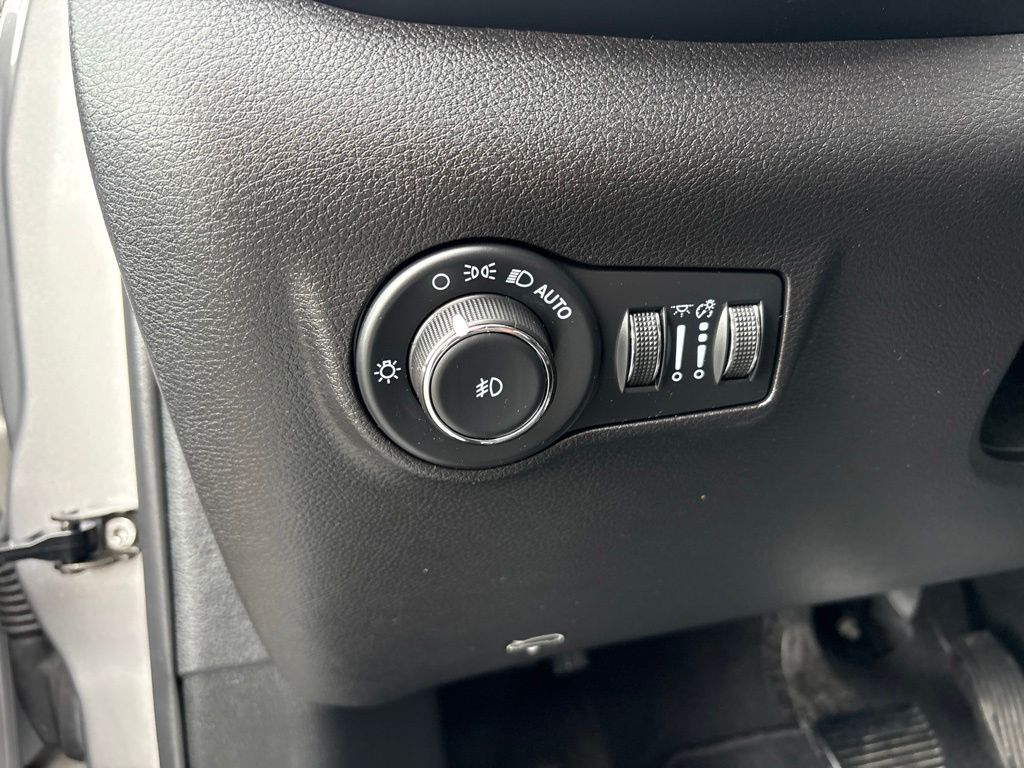 Thumbnail: 2023 Jeep Compass - 23