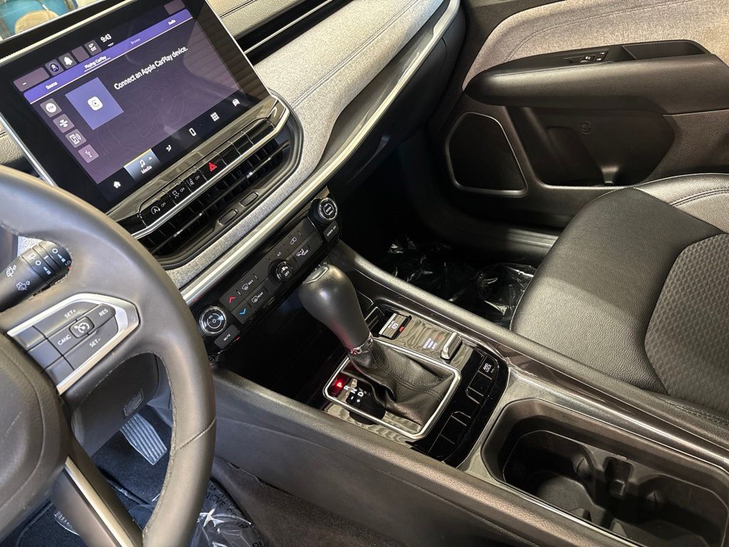 Thumbnail: 2024 Jeep Compass - 14
