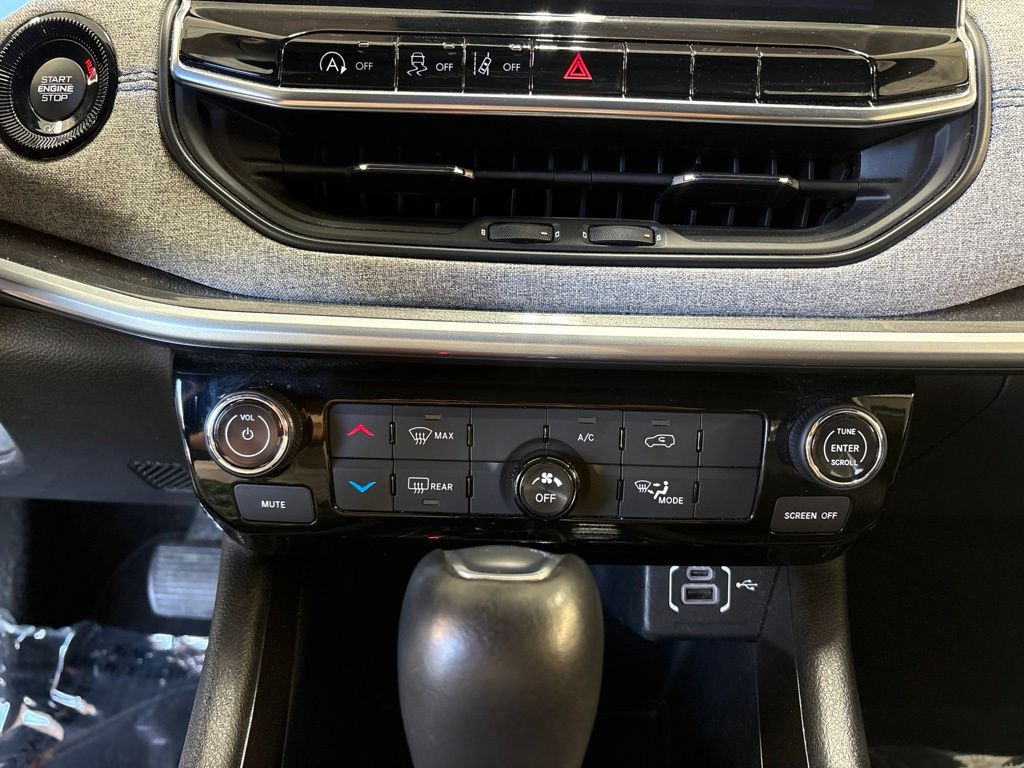Thumbnail: 2024 Jeep Compass - 27