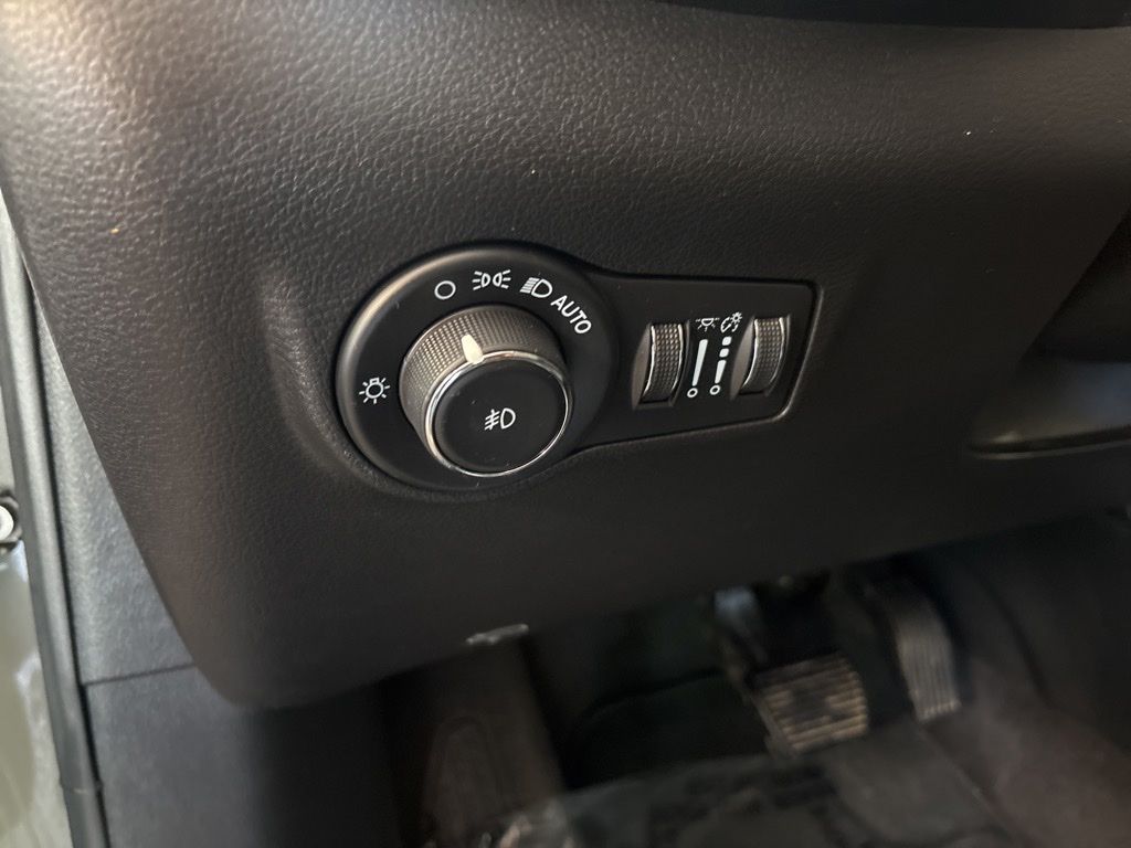 Thumbnail: 2022 Jeep Compass - 24