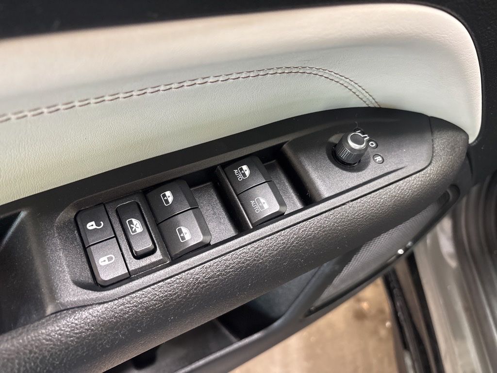 Thumbnail: 2022 Jeep Compass - 22
