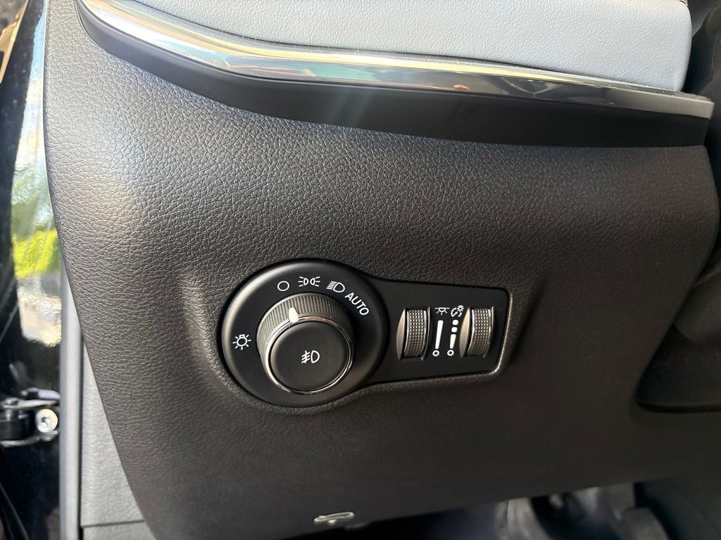 Thumbnail: 2022 Jeep Compass - 22