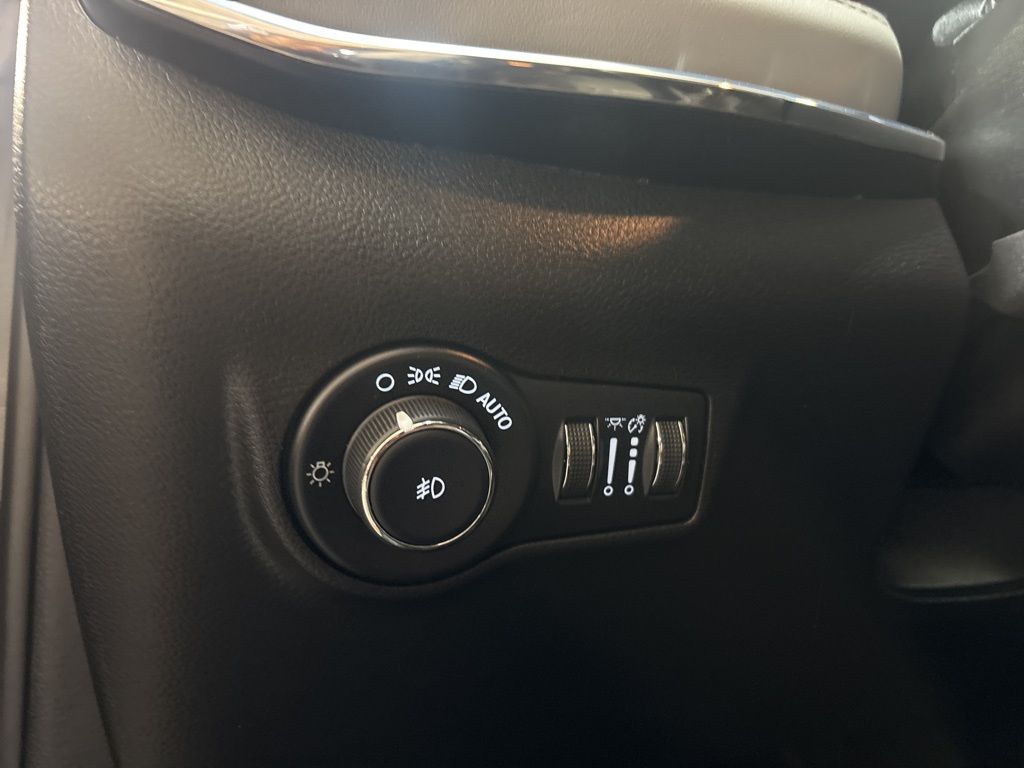 Thumbnail: 2022 Jeep Compass - 23