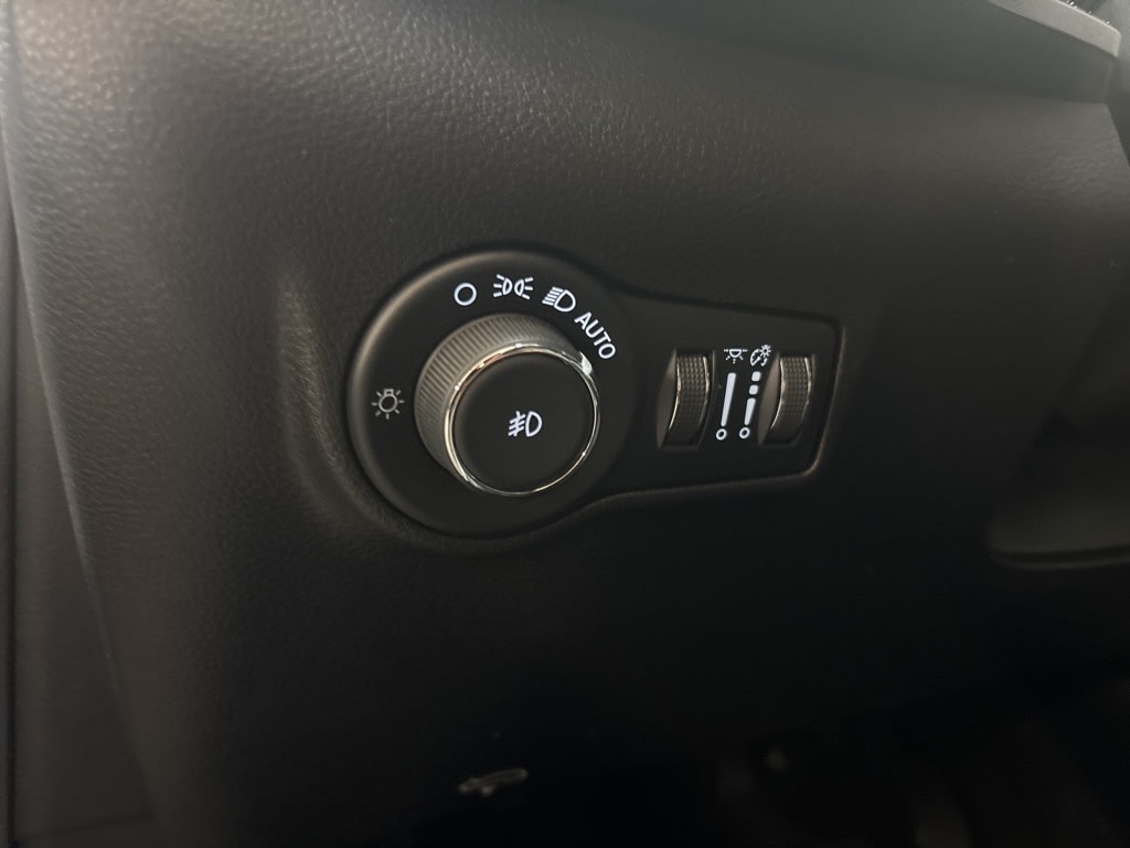 Thumbnail: 2022 Jeep Compass - 23