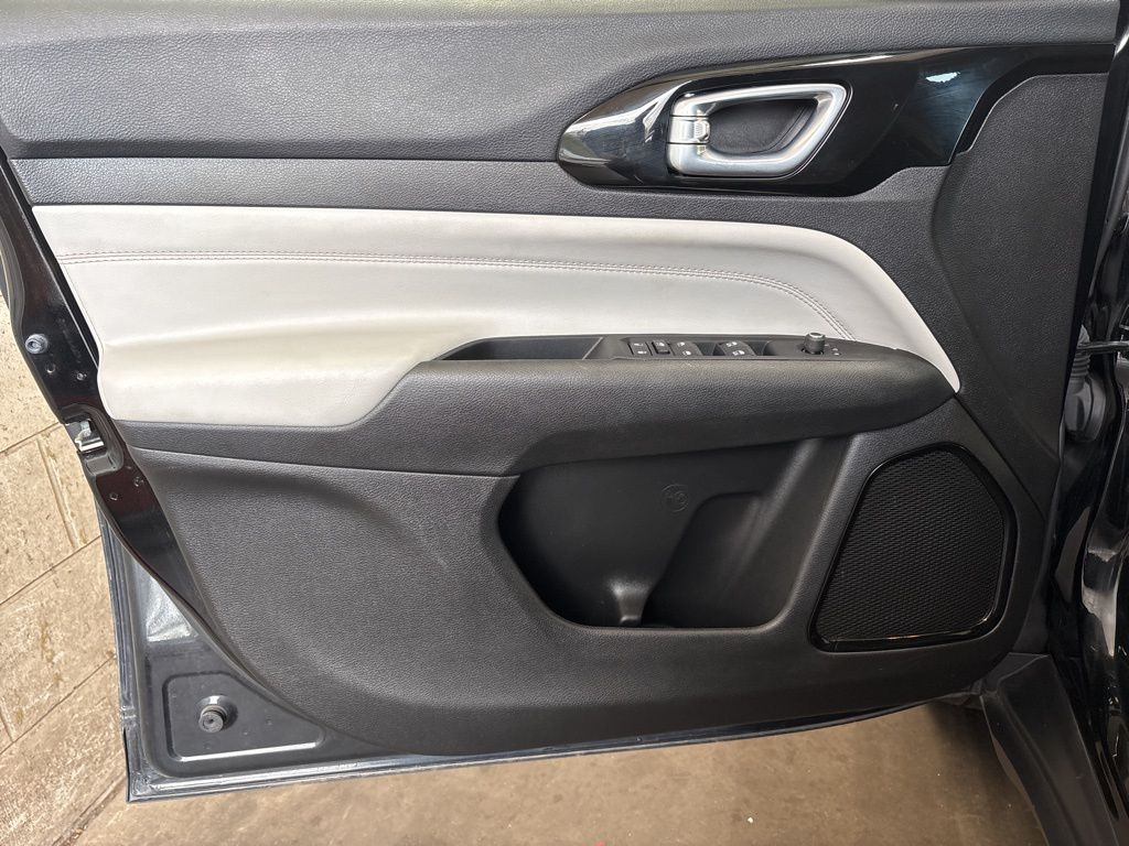 Thumbnail: 2023 Jeep Compass - 20