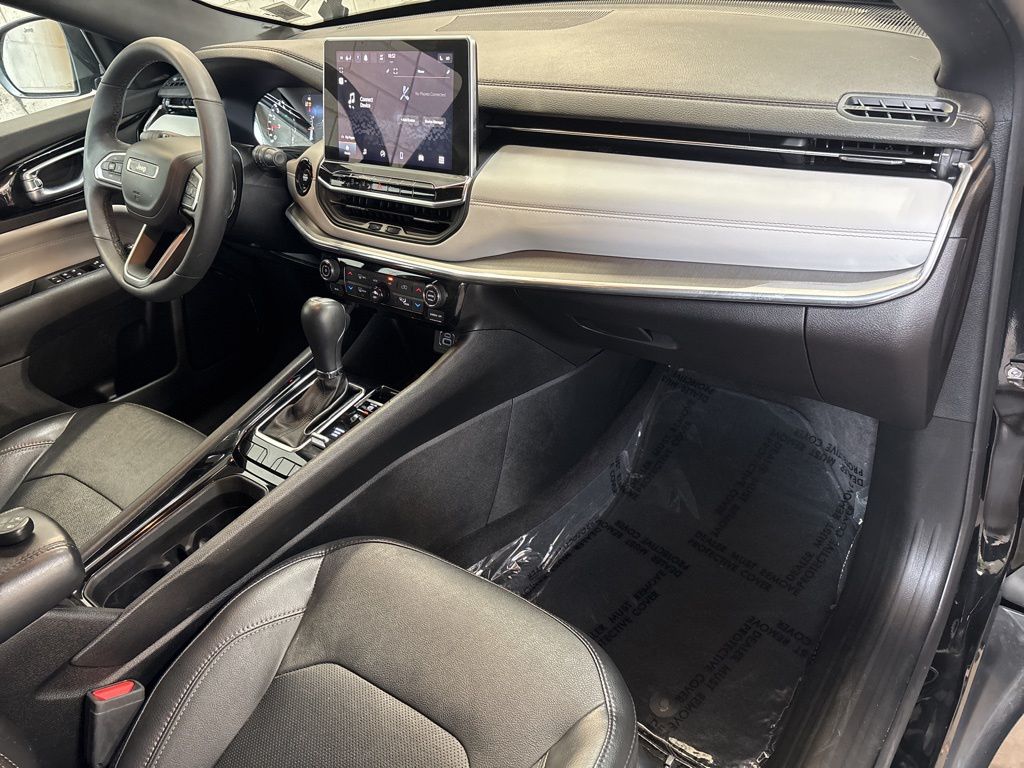 Thumbnail: 2023 Jeep Compass - 13