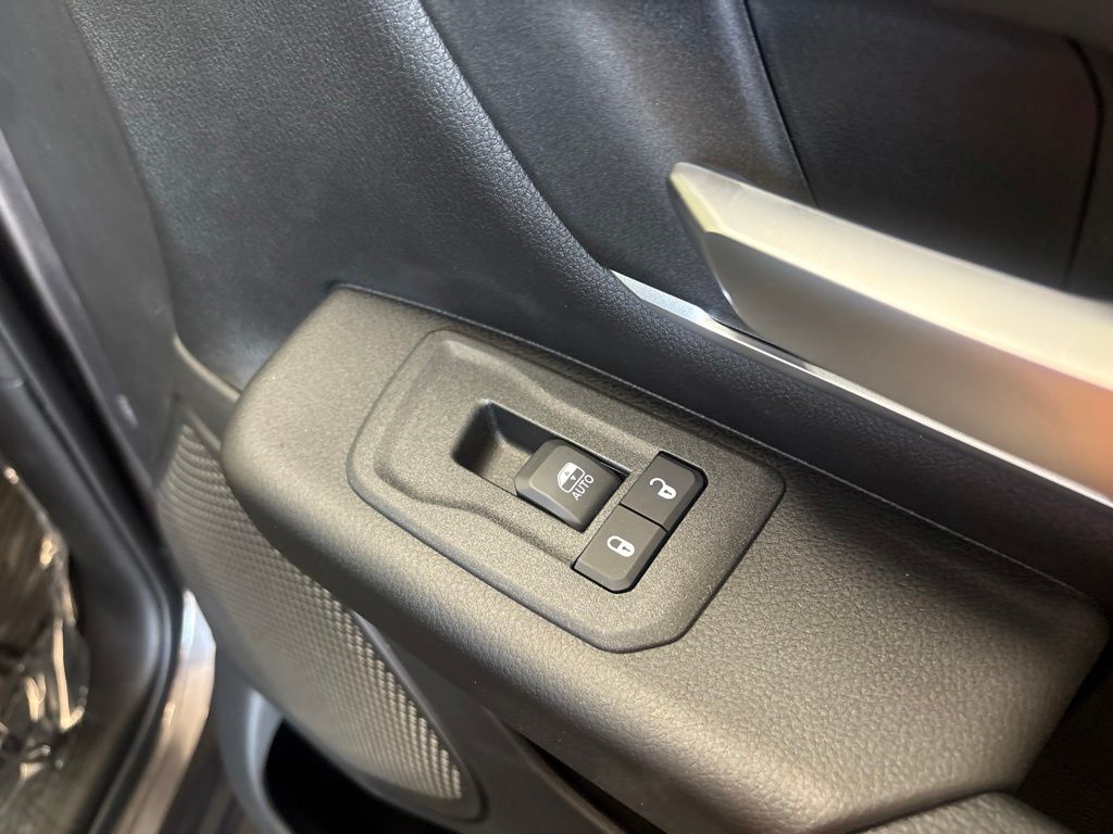 Thumbnail: 2026 RAM 1500 - 6