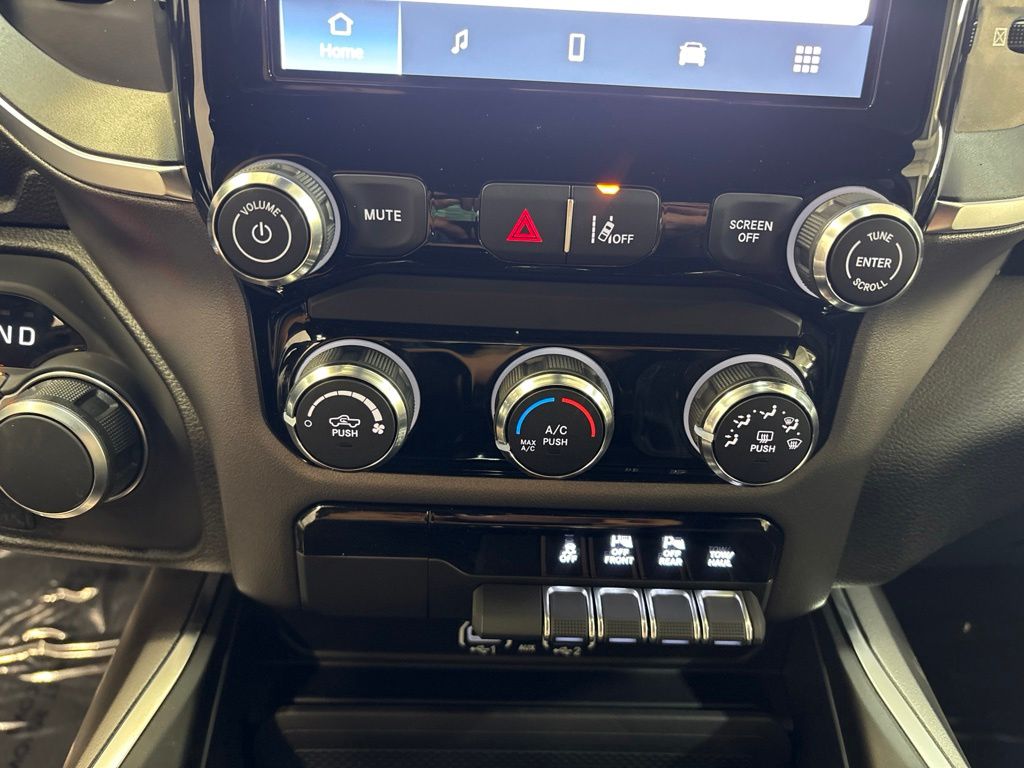Thumbnail: 2026 RAM 1500 - 26