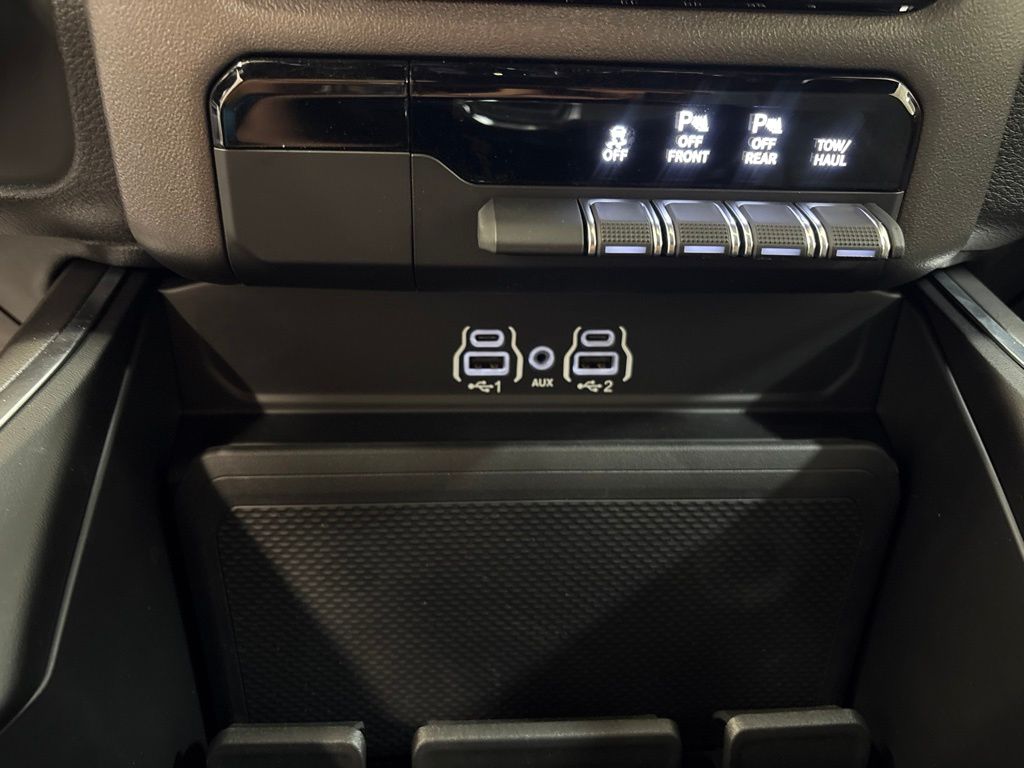 Thumbnail: 2026 RAM 1500 - 27