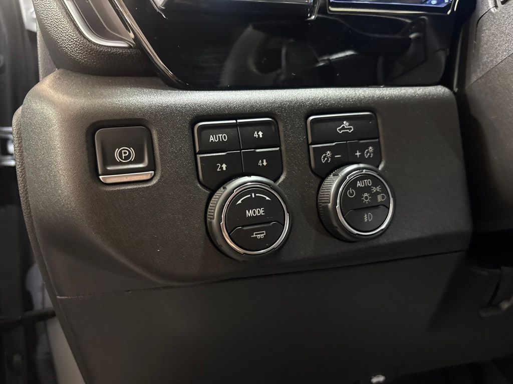 Thumbnail: 2023 Chevrolet Silverado 1500 - 23