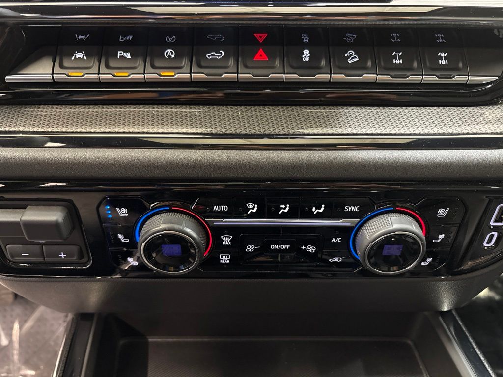 Thumbnail: 2025 Chevrolet Silverado 1500 - 29