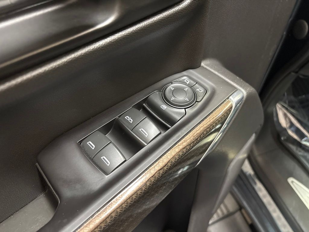 Thumbnail: 2020 Chevrolet Silverado 1500 - 22
