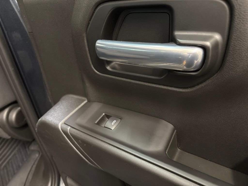 Thumbnail: 2020 Chevrolet Silverado 1500 - 38