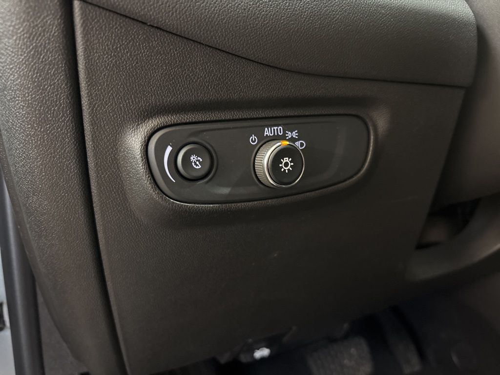 Thumbnail: 2024 Chevrolet Equinox - 24