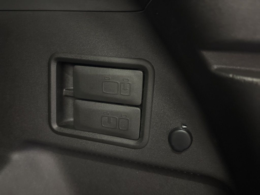 Thumbnail: 2024 Chevrolet Equinox - 32