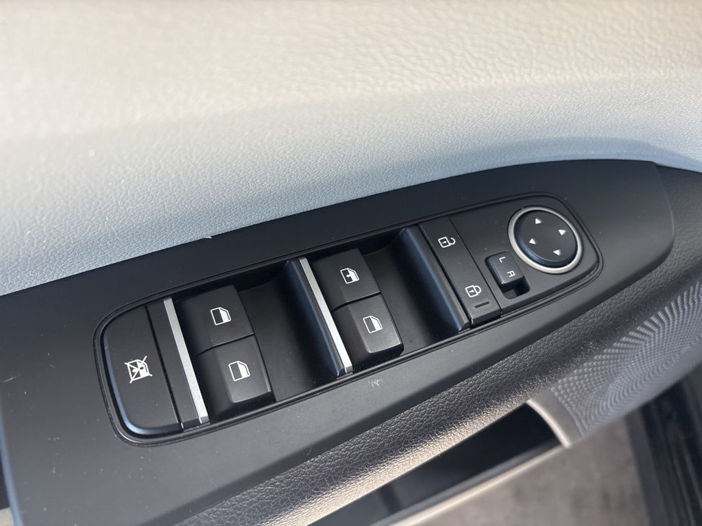 Thumbnail: 2023 Kia Forte - 21