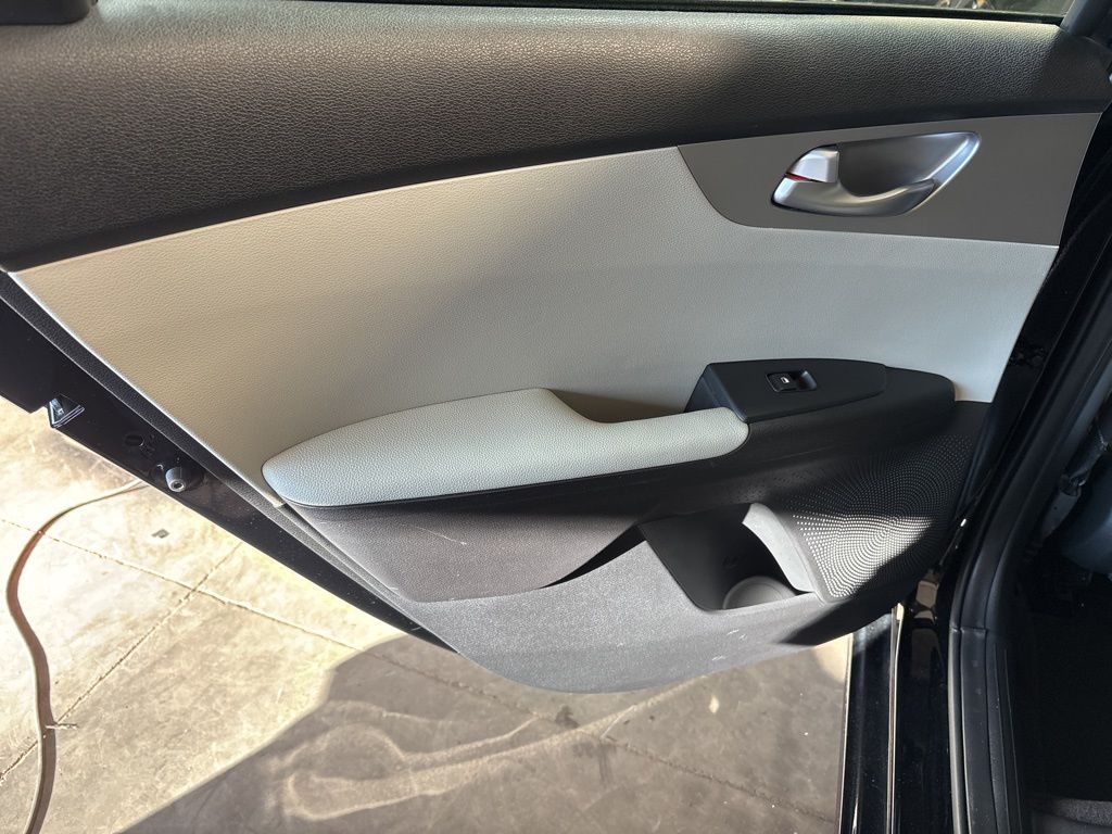 Thumbnail: 2023 Kia Forte - 30