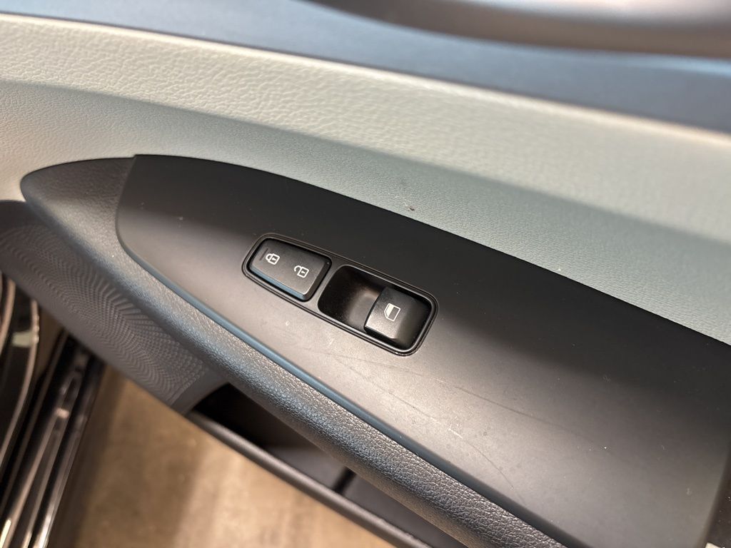 Thumbnail: 2023 Kia Forte - 37