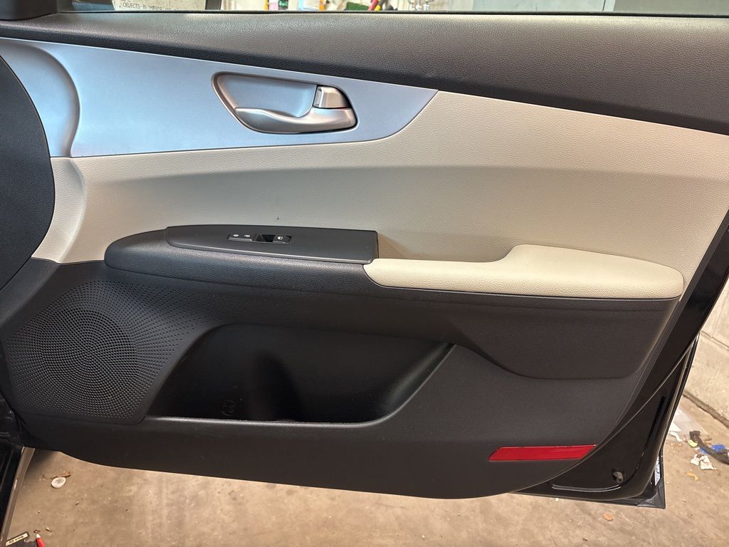 Thumbnail: 2023 Kia Forte - 36