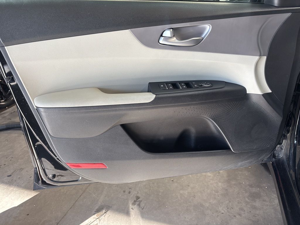 Thumbnail: 2023 Kia Forte - 20