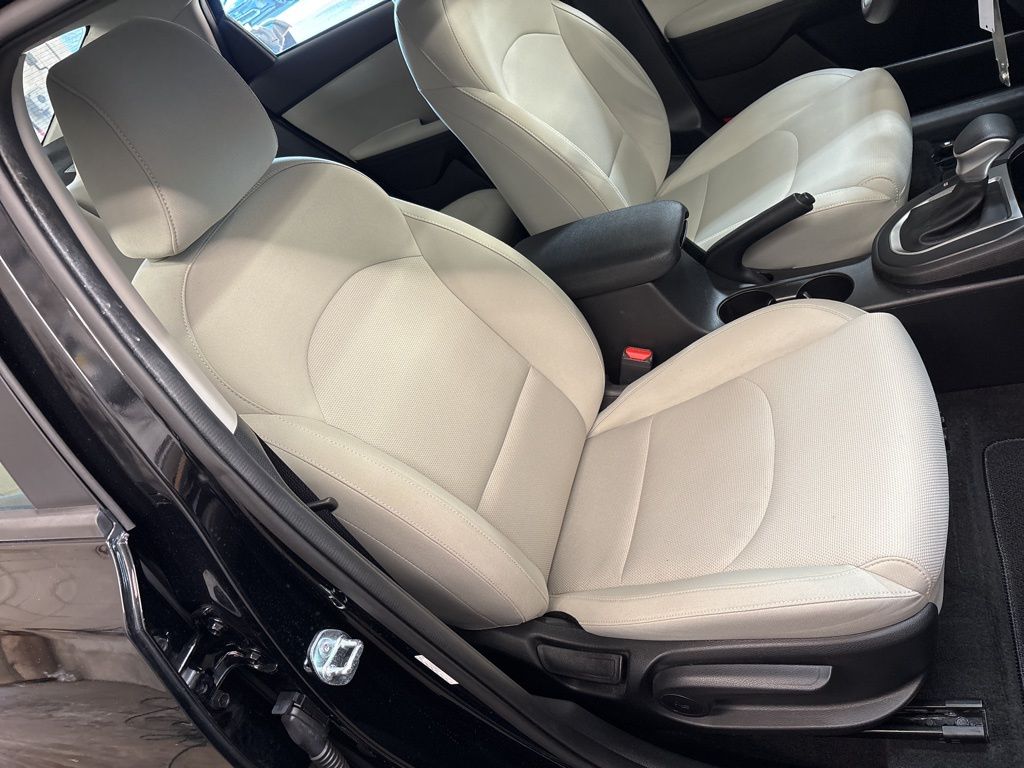 Thumbnail: 2023 Kia Forte - 38