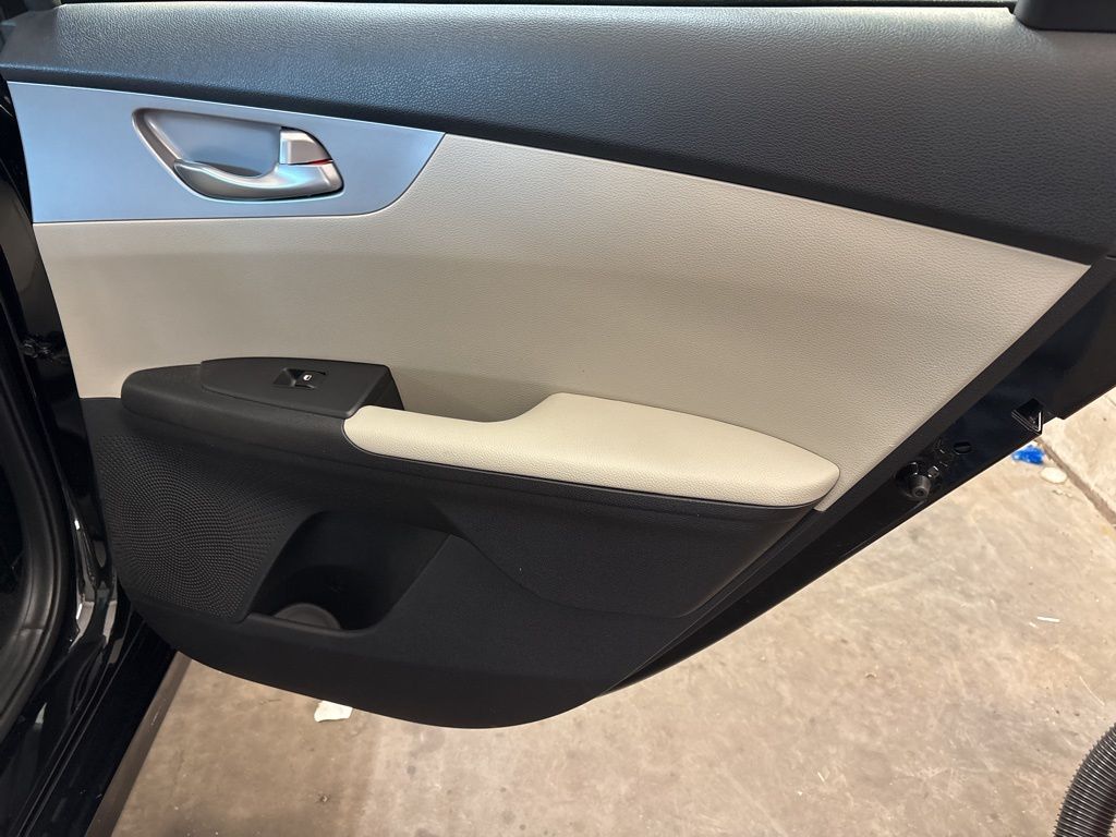 Thumbnail: 2023 Kia Forte - 32