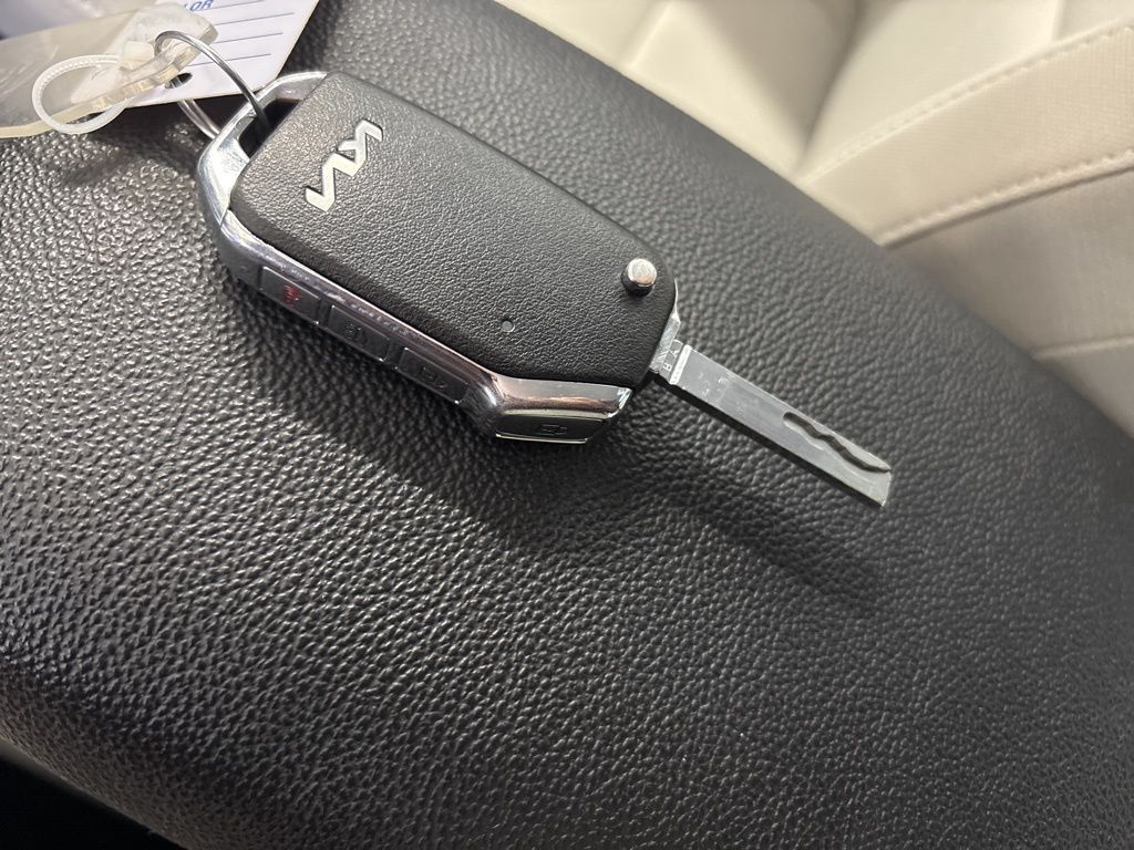 Thumbnail: 2023 Kia Forte - 17