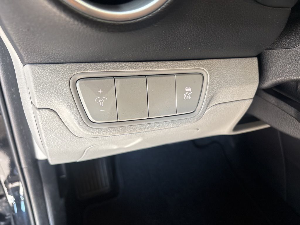 Thumbnail: 2023 Kia Forte - 22