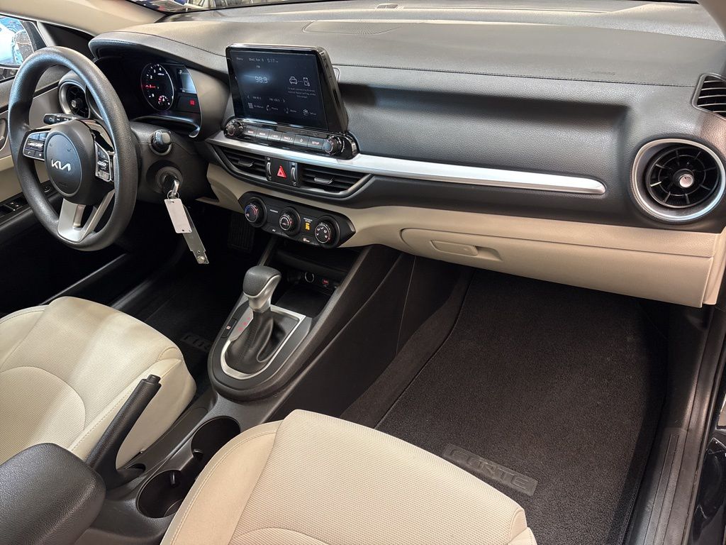 Thumbnail: 2023 Kia Forte - 12