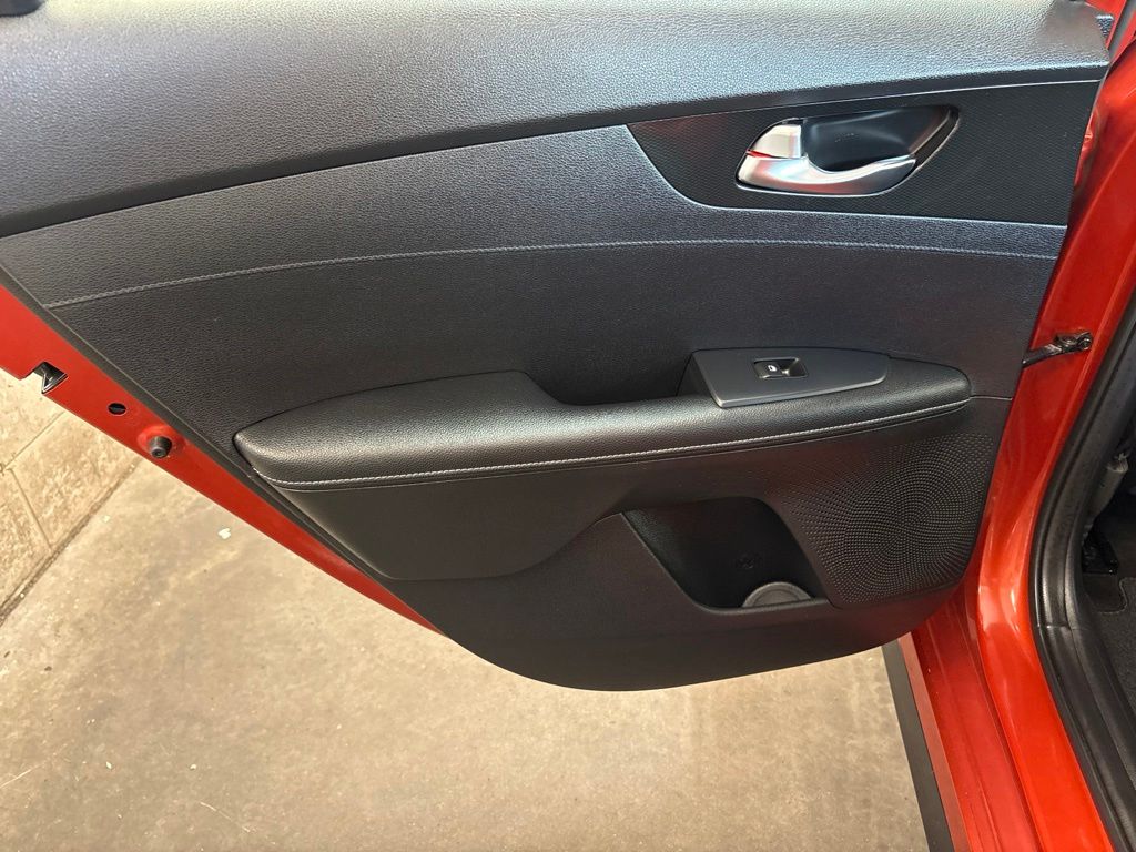 Thumbnail: 2021 Kia Forte - 31