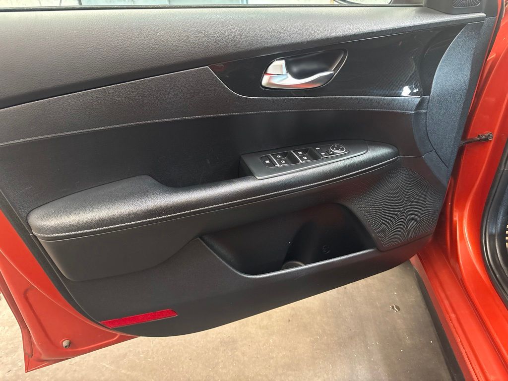 Thumbnail: 2021 Kia Forte - 21