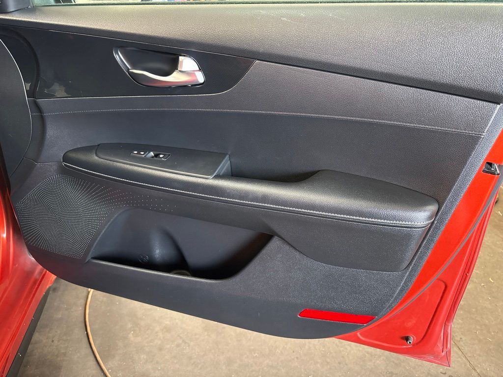 Thumbnail: 2021 Kia Forte - 36