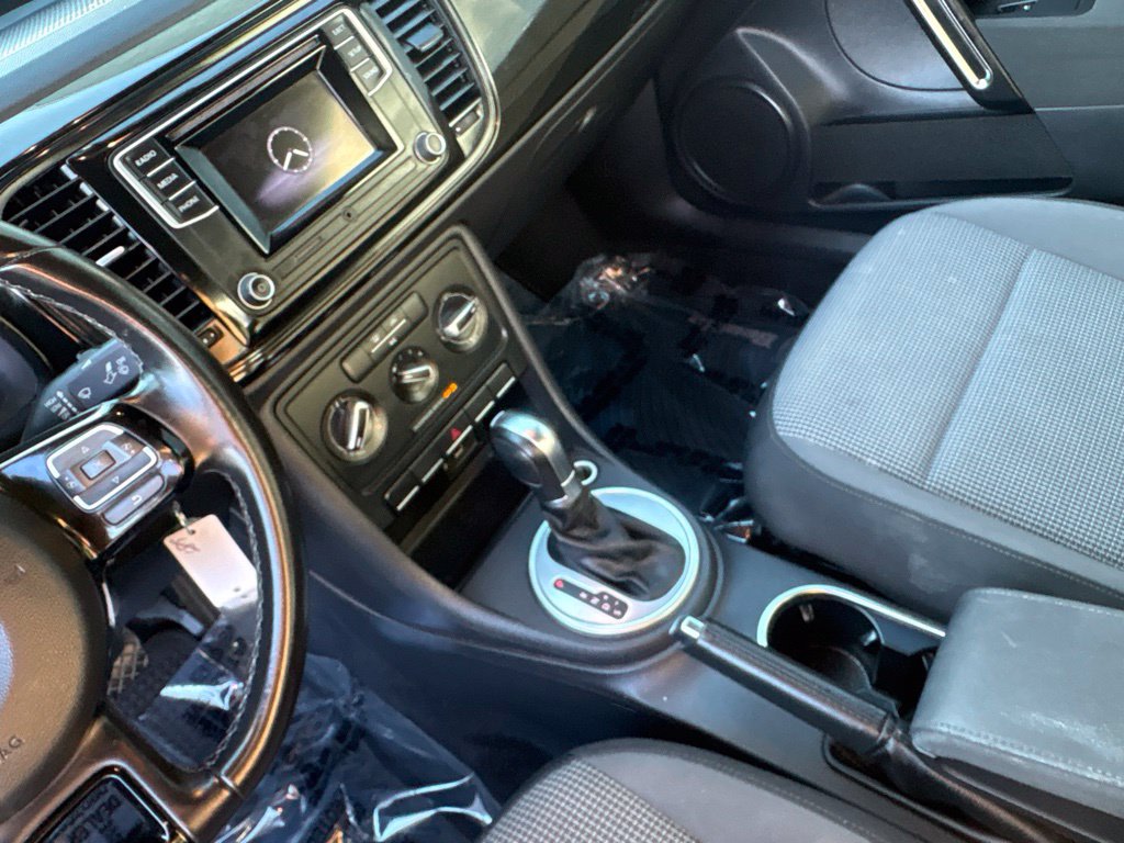 Thumbnail: 2018 Volkswagen Beetle - 14