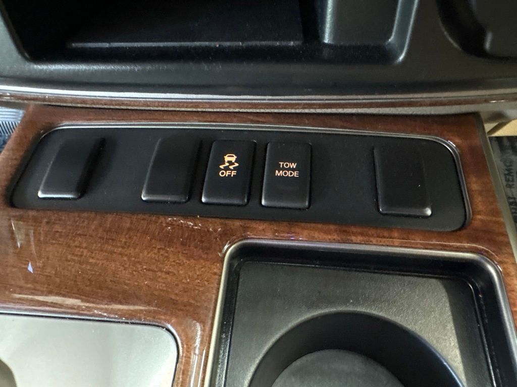 Thumbnail: 2015 Nissan Armada - 27