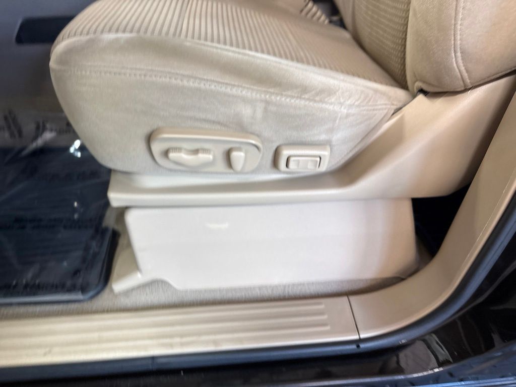 Thumbnail: 2015 Nissan Armada - 25