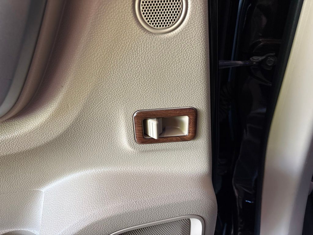 Thumbnail: 2015 Nissan Armada - 35