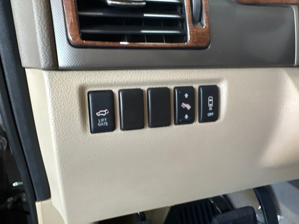 Thumbnail: 2015 Nissan Armada - 24