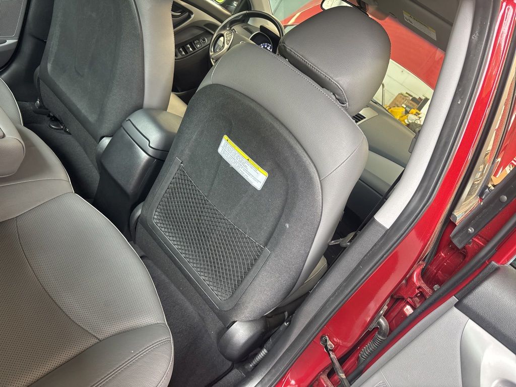 Thumbnail: 2015 Hyundai Elantra - 32
