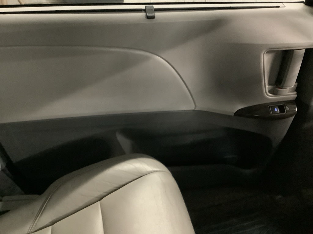 2019 Toyota Sienna XLE Premium 37