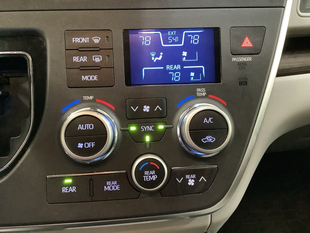2019 Toyota Sienna XLE Premium 29