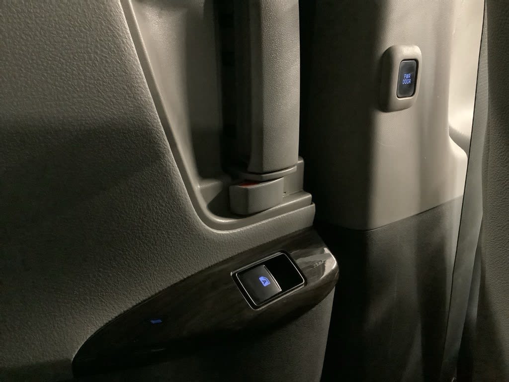 2019 Toyota Sienna XLE Premium 38