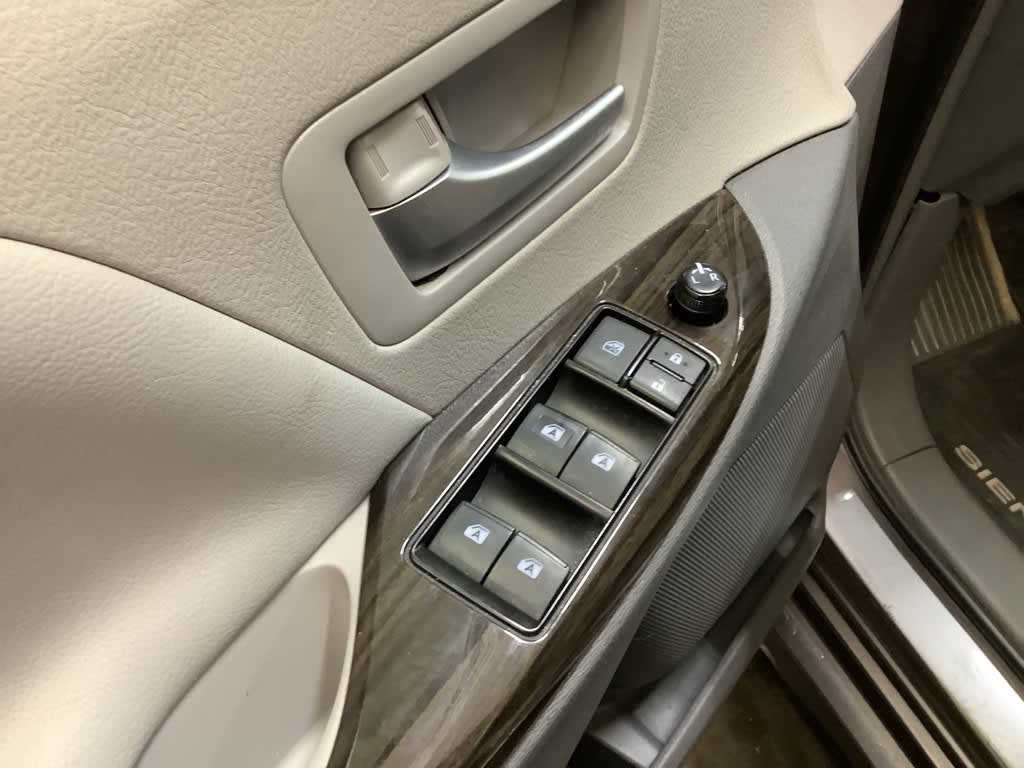 2019 Toyota Sienna XLE Premium 22