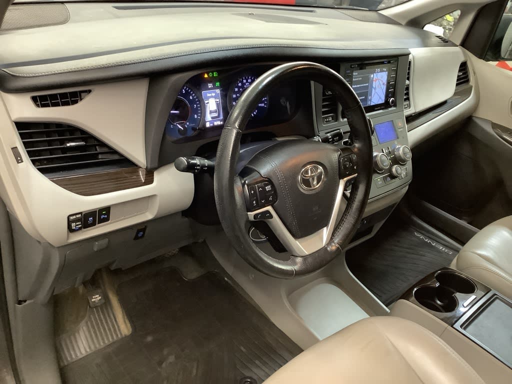 2019 Toyota Sienna XLE Premium 2